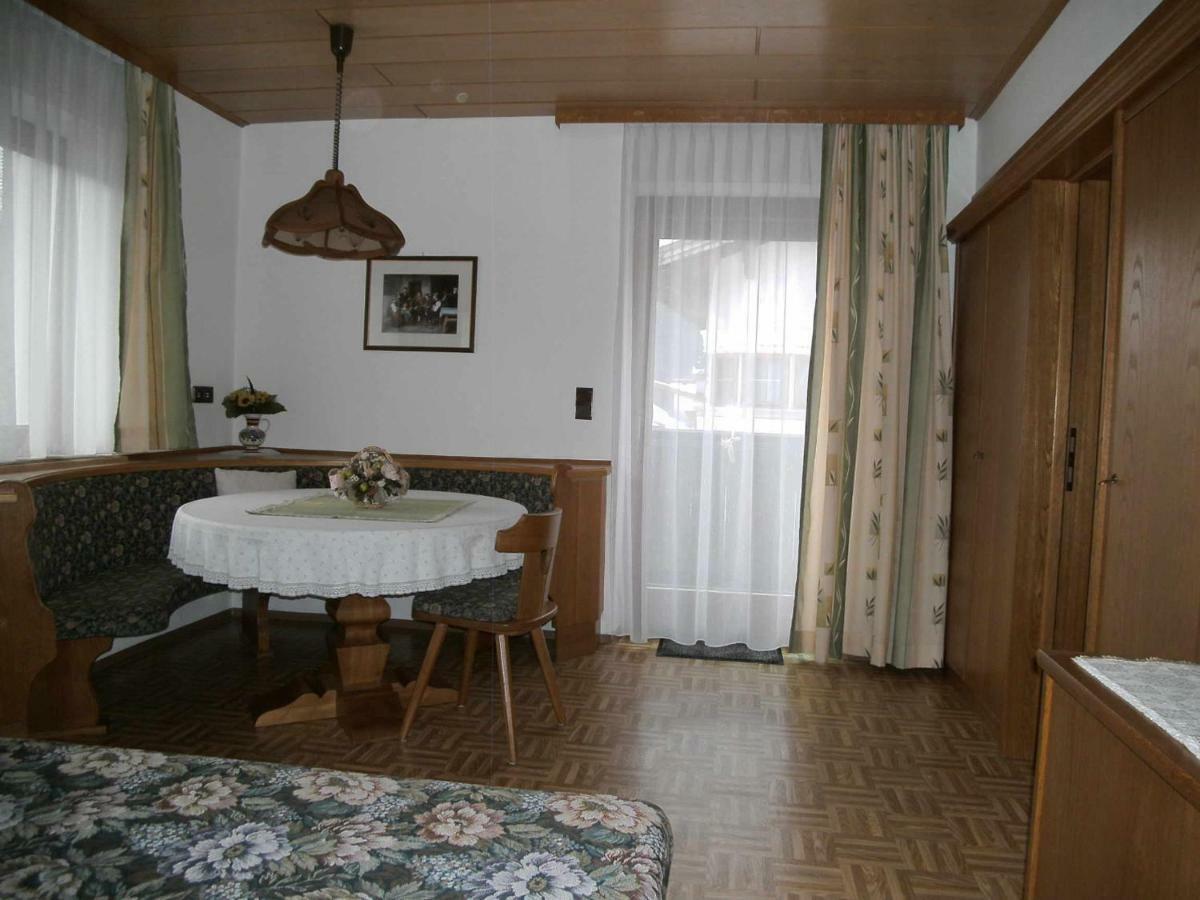 Apartments Jaeger Trins Bagian luar foto