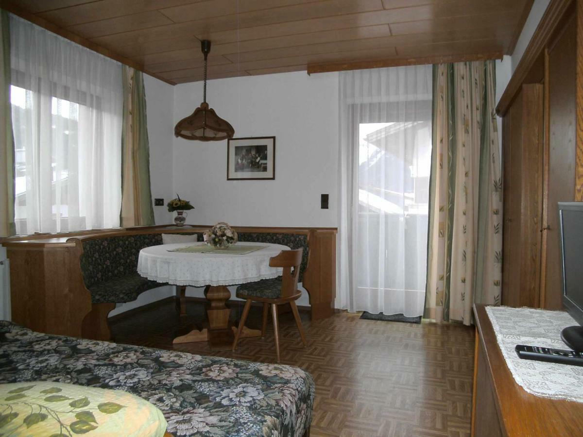 Apartments Jaeger Trins Bagian luar foto